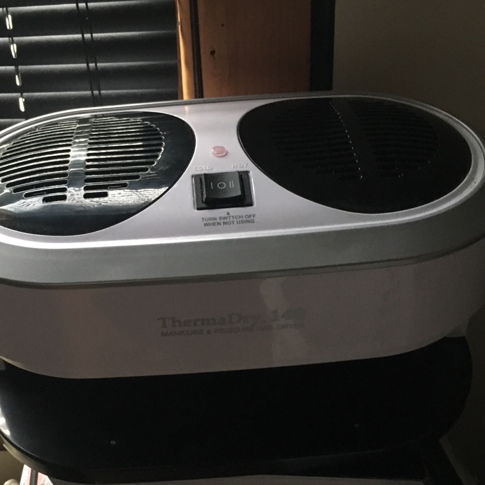 Nail dryer for regular polish